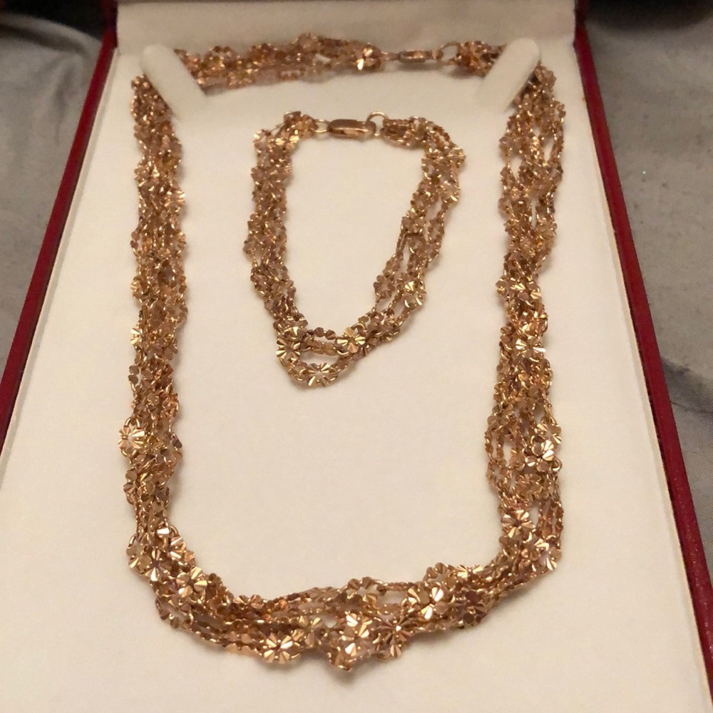 Rose gold necklace and bracelet set